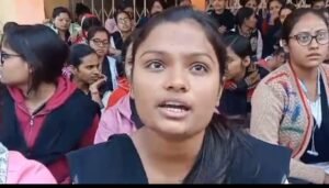 Angry with the transfer of his beloved teacher, the students of Tilakamanjhi University