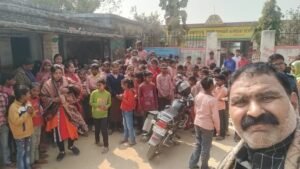 Teacher Vandana Mishra's emotional farewell ceremony, wishes with moist eyes