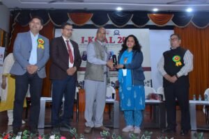 The conclusion of a three -day international seminar at DDU Gorakhpur University, honored experts and researchers