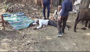 Administration reached to break the house of the old couple without giving compensation ... Watch VIDE