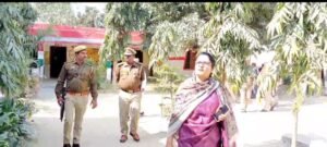 DM Monica Rani of Bahraich's merger school Laxmanpur Shankarpur conducted surprise inspection ... See VIDEO
