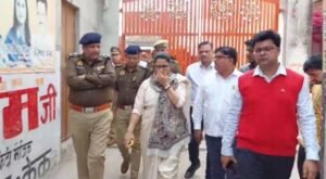 Preparations for peacekeeping on Mahashivaratri and Holi, DM and SP visited the areas ... Watch VIDEO