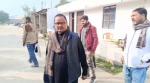 Ruckus of Nitish's dear MLA: Teacher threatened, chest on chest