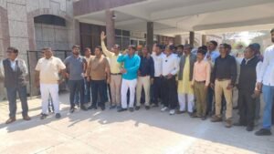 Hang, hang! Hang the killer of the journalist, the memorandum submitted by the journalists with dharna mourning and sloganeering