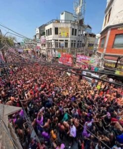 More than 150 people reached the hospital in celebration of Holi