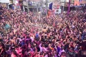 More than 150 people reached the hospital in celebration of Holi
