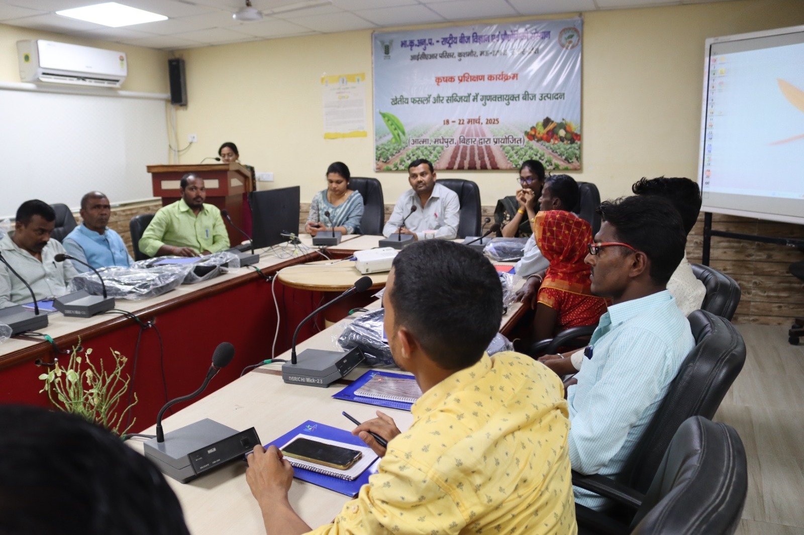 Initiative to take farming to new heights, farmers of Madhepura, Bihar are taking training in quality seed production in Kushinagar