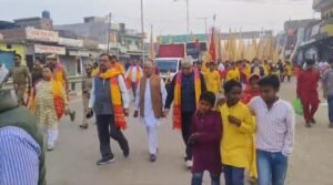 Khatu Shyam Nishan Shobha Yatra, which came out with great pomp in Rupaidiha, devotees offered 491 marks at Nanpara Shyam Temple
