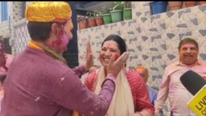 Holi colored in the color of patriotism in Bhagalpur, BJP leaders celebrated the festival with workers ... Watch VIDEO