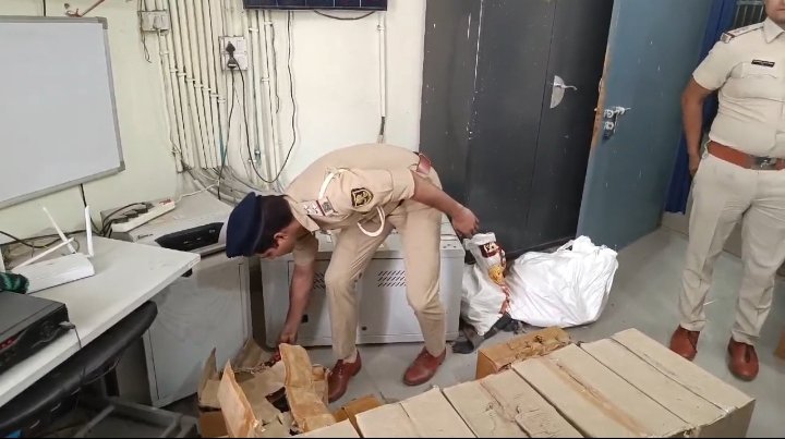 Foreign liquor was being taken hidden in onion sacks, police caught