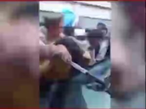 Bewafa wife murdered her husband together with lover, lawyers beat up during court appearance ... Watch VIDEO