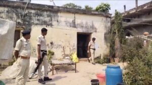 Brother shot brother in water dispute, one dies, mother also injured ... see Video