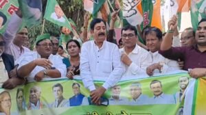 Politics in Bihar on the national anthem dispute: Congress and RJD's chanting against Nitish Kumar, protested by burning effigy ... Watch VIDEO