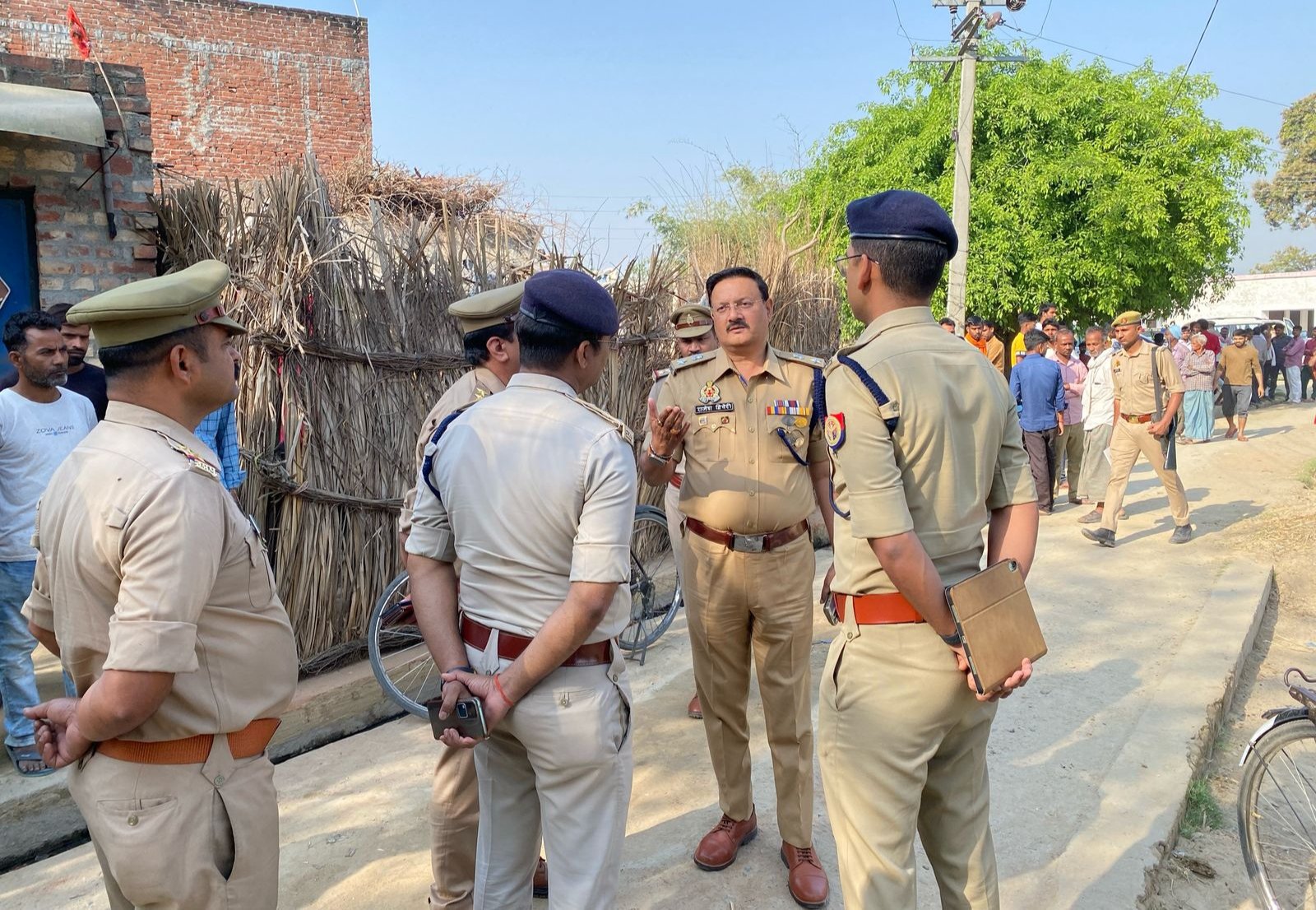 Shahjahanpur: Father commits suicide after killing four innocent children, sensation in the area ... see vide