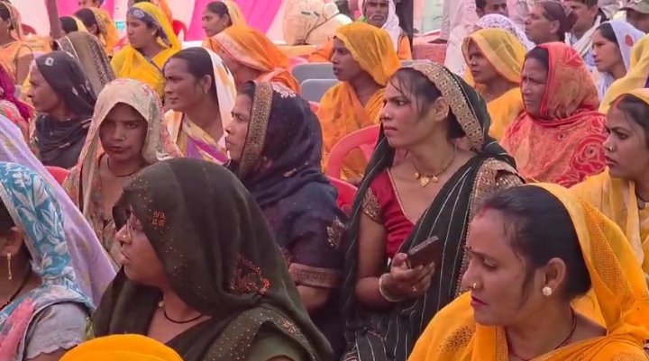 Former MP candidate Neeraj Tripathi counted the achievements of the government in the press conference ... see Vide