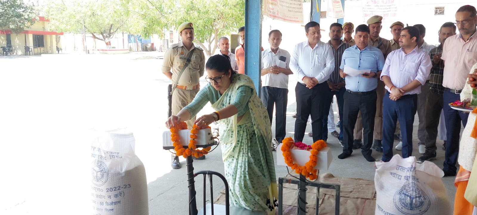 Farmers will be able to sell wheat at 181 centers in Bahraich, DM Monica Rani launched ... Watch VIDE