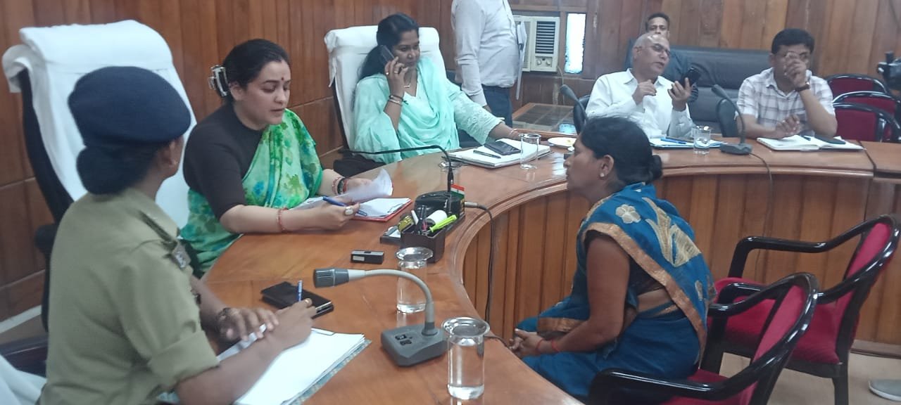 The Deputy Chairman of the Women's Commission did public hearing in Bahraich, the victim women get quick justic
