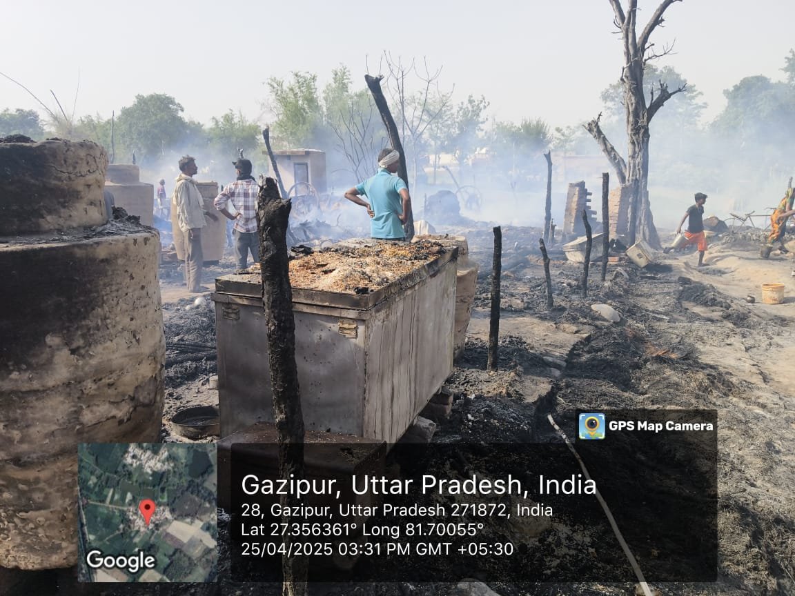 Fierce fire in Ranipur area of Bahraich, 17 slums burnt to ashes, 25 cattle painful death