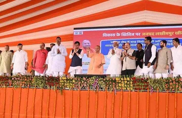 In Lakhimpur, CM Yogi inspected the dragging work of the Sharda river, instructions to intensify flood relief work ... See VIDEO