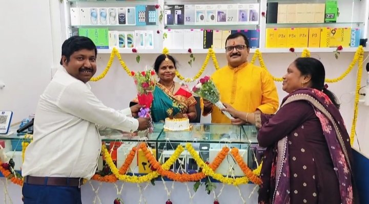 Grand inauguration of communication world : Now even on the new address, Auntie's smile and mobile range of mobile