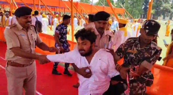 Governor Arif Mohammad Khan honored 182 meritorious gold medals in Bhagalpur, 5117 students got degrees, breach in security