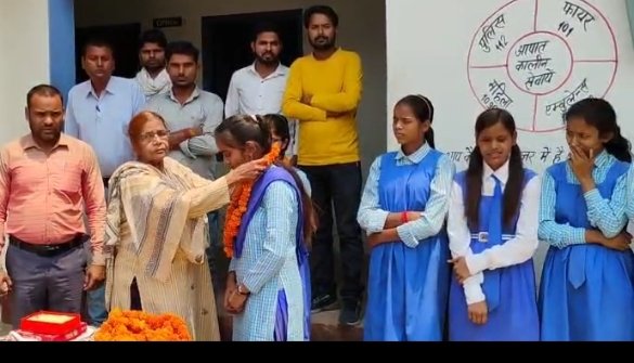 Promising students of Vedwati Inter College extended the value of school and parents ... Watch VIDEO