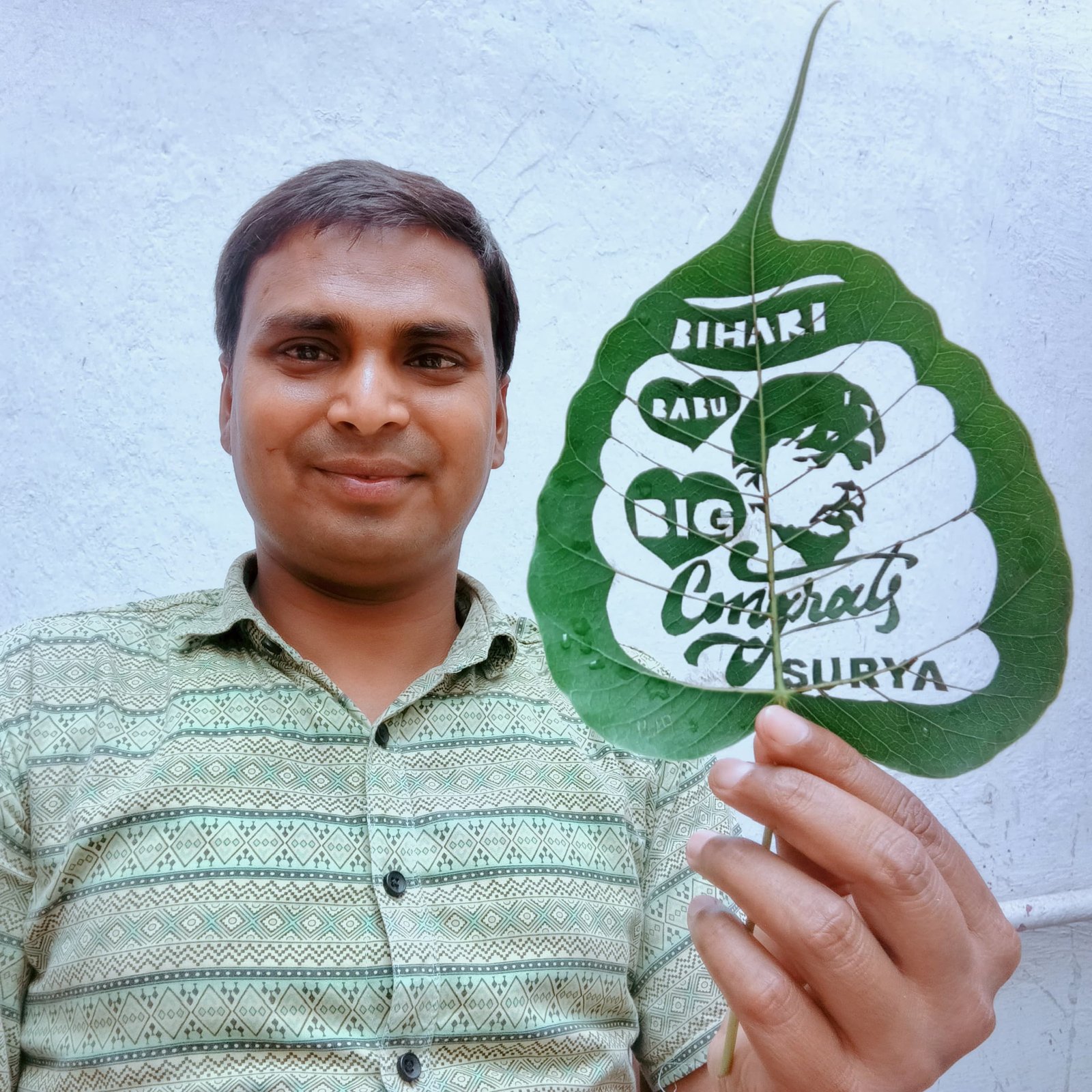 Sand artist Madhurendra of Bihar congratulated cricketer Vaibhav Suryavanshi in a unique way, a picture made on the peepal leaf ... see video