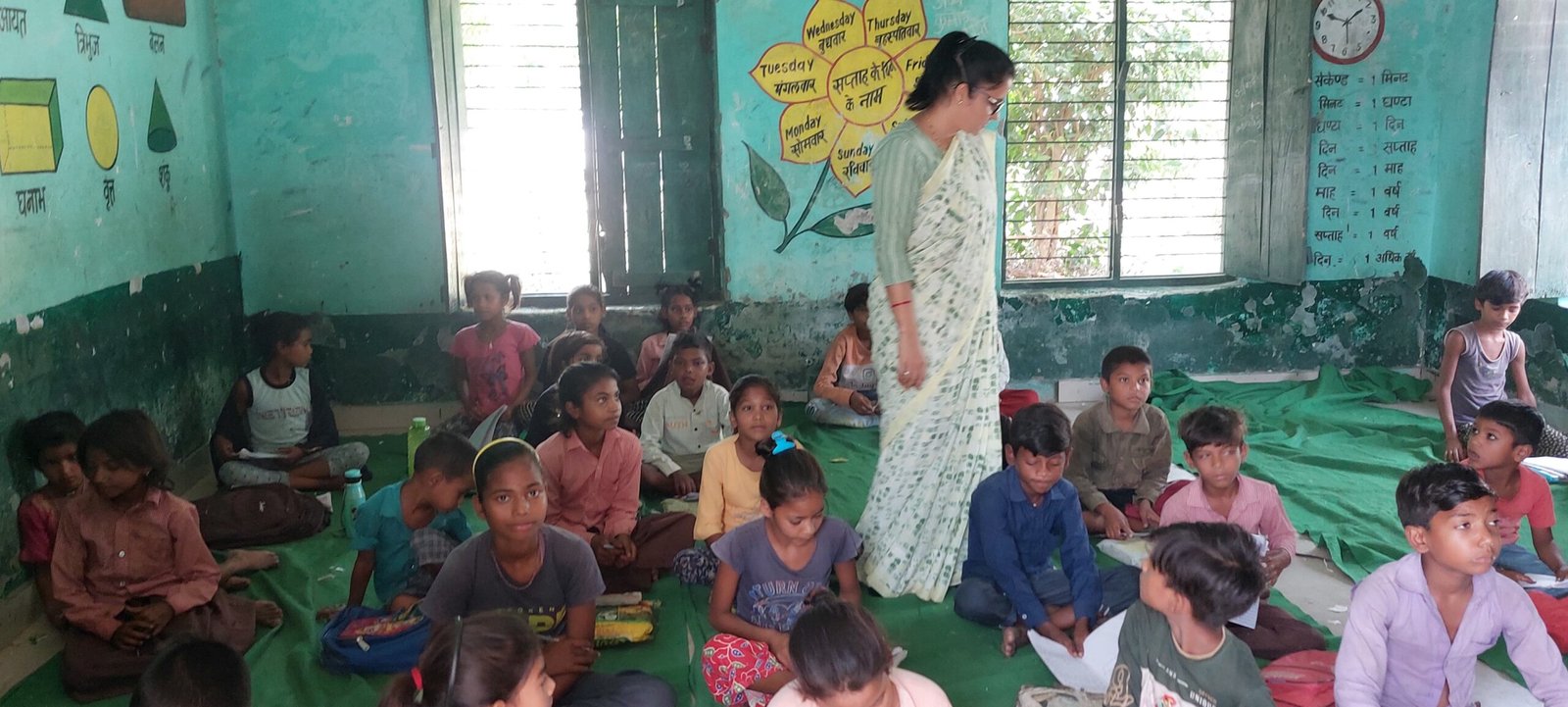 In Bahraich, DM conducted surprise inspection of Janata Small Secondary School, instructions to transfer Block Education Officer