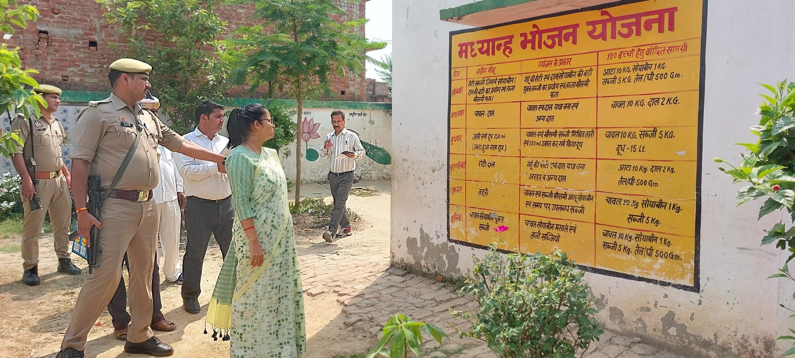 In Bahraich, DM conducted surprise inspection of Janata Small Secondary School, instructions to transfer Block Education Officer
