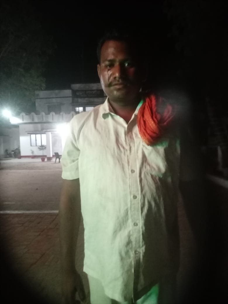 After beating the Dalit youth in Bahraich, the police did not take action, the victim is sitting in the police station, the accused are openly threatening