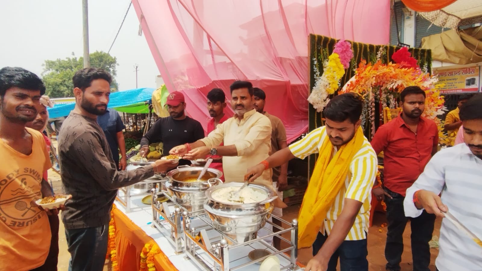 Sunderkand recitation and Bhandara, submerged in Hanumat Bhakti in Payagpur on the second Tuesday of Jyeshtha month