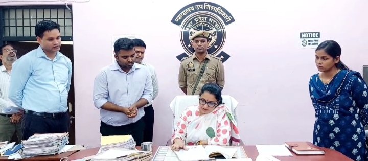 DM conducted surprise inspection of Sadar Tehsil Courts, resentment over negligence in online upload of letters