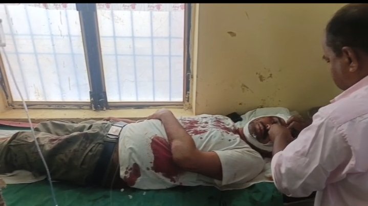 The ground dispute in Bahraich took a bloody form, nine people injured, two referred ... Watch VIDEO