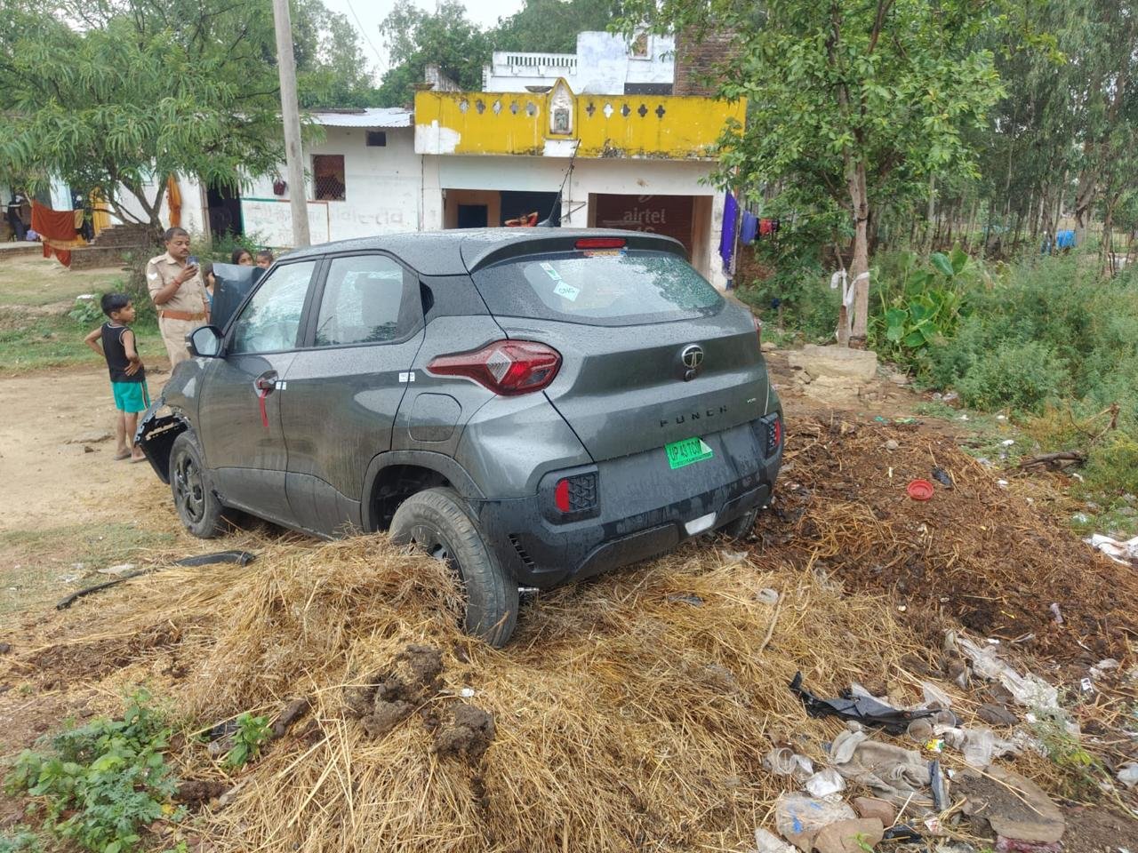 Youth dies in a bike-car collision on Bahraich-Gonda road, another injured