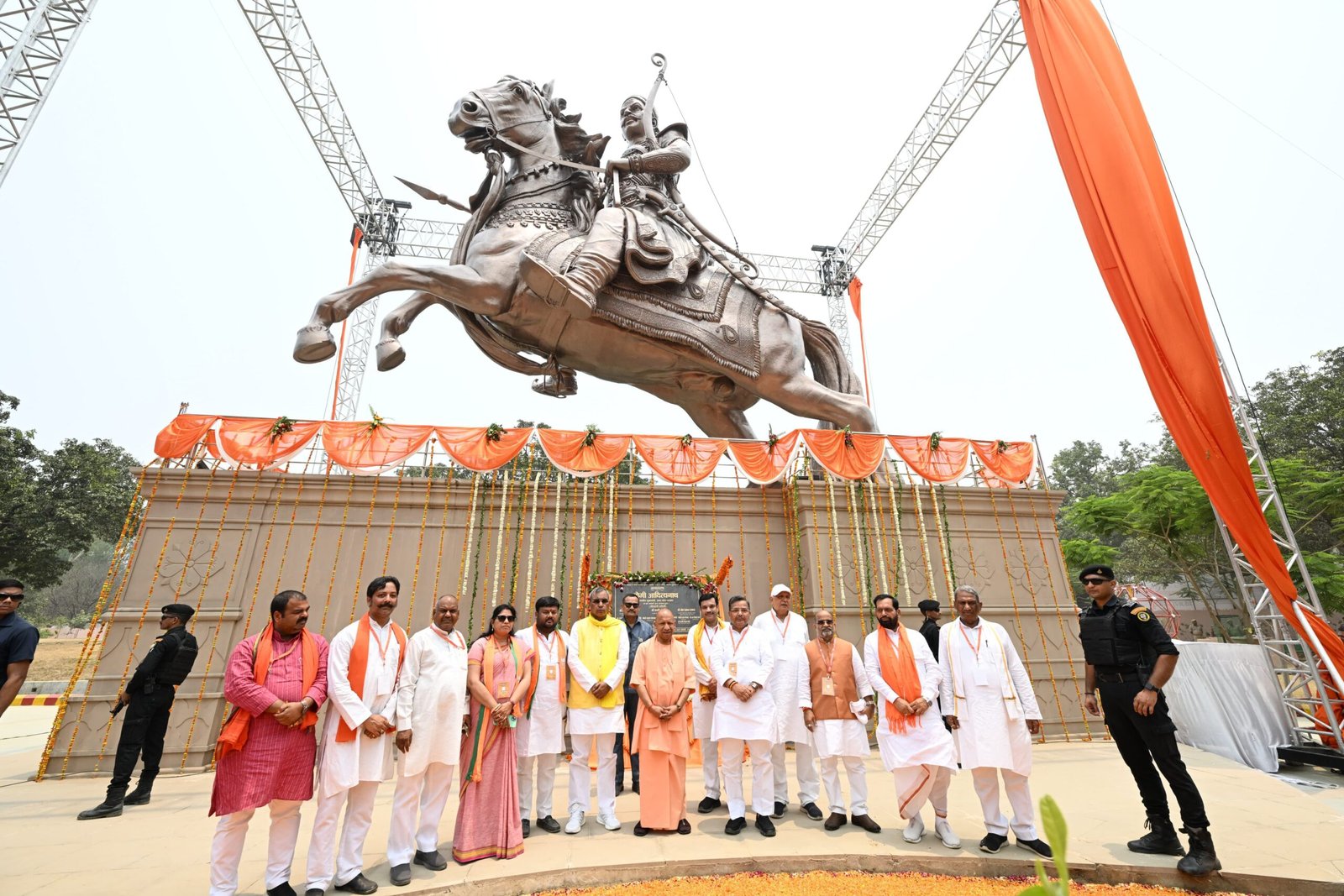 Chief Minister Yogi Adityanath inaugurated the grand monument of Maharaja Suheldev, handed over 511.82 crore to Bahraich residents