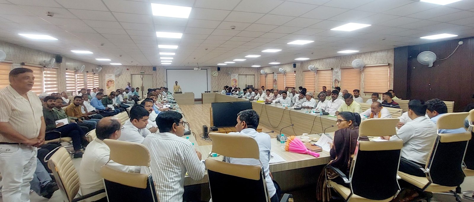 Adopt poison -free natural farming: District Magistrate Monica Rani's call to farmers ... Watch VIDE