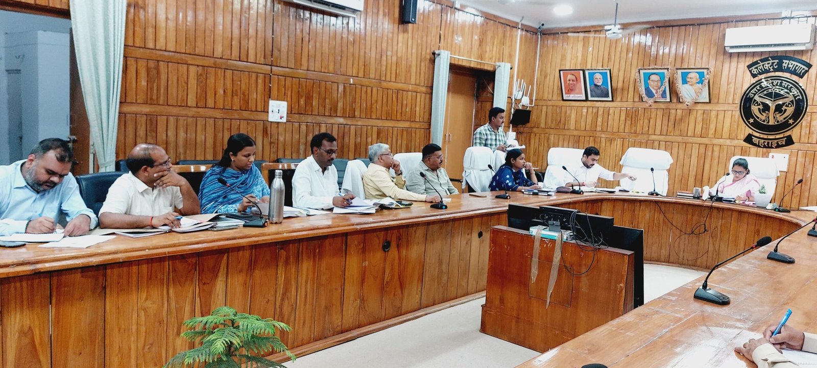 Bahraich: In the review meeting of the municipal bodies, DM gave clear instructions, CCTV and special emphasis on cleanlines