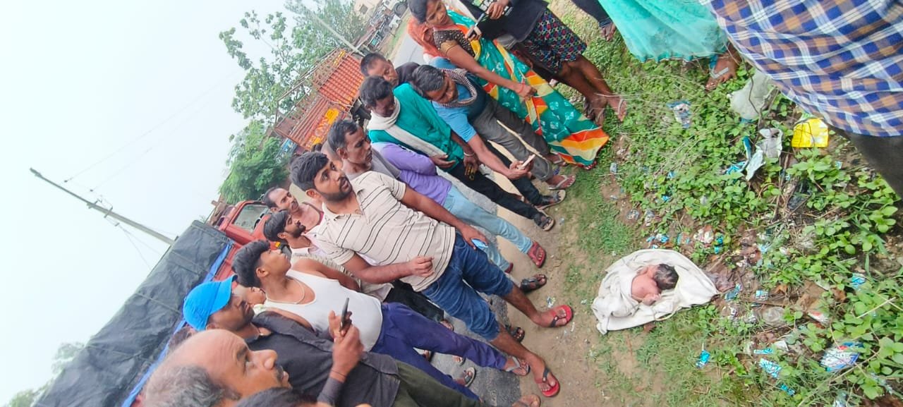 Newborn baby found along the highway, sensation in the area due to the shocking incident of humanity