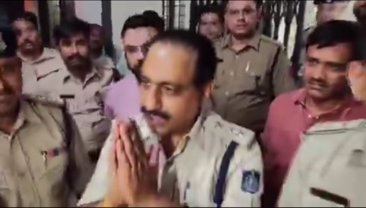 In Katni Mahila police station, there was a ruckus from the journalist on the misbehavior, the inspector asked for an apology with folded hands ... see VIDEO