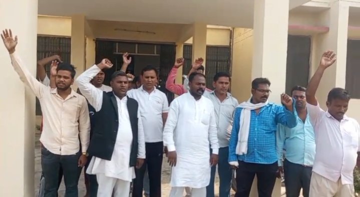 Villagers angry at Leelapur CHC, demonstrations by shouting slogans against health workers ... Watch VIDEO