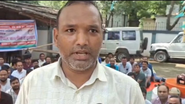 Rural housing personnel handed over the 16 -point demand letter to demand the status of state worker and social security ... see VIDEO