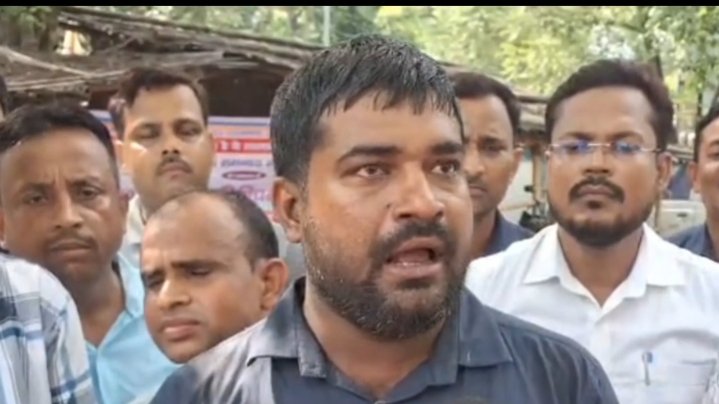 Rural housing personnel handed over the 16 -point demand letter to demand the status of state worker and social security ... see VIDEO