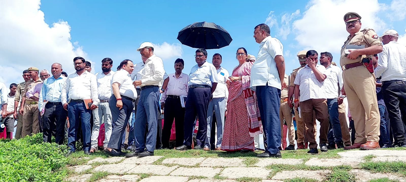 Inspection of Ghaghra Katan in Janakinagar and Jalimnagar, senior officials including DM-secretary gave strict instruction