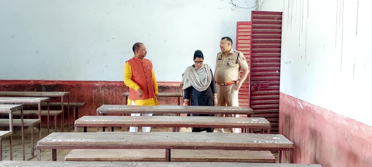 DM and SP inspected Bahraich examination centers for RO/ARO exam
