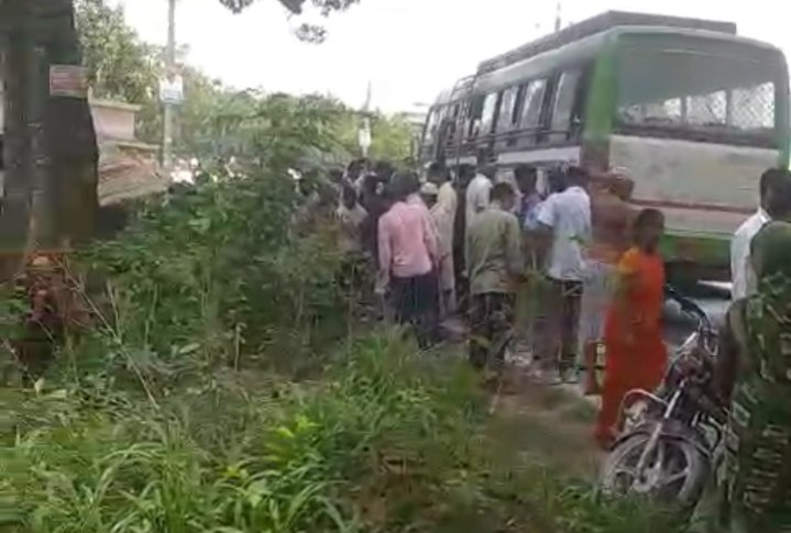 Road accident in Sisai, Siwan: Motorcycle rider caught by truck, police did not reach for 20 minutes