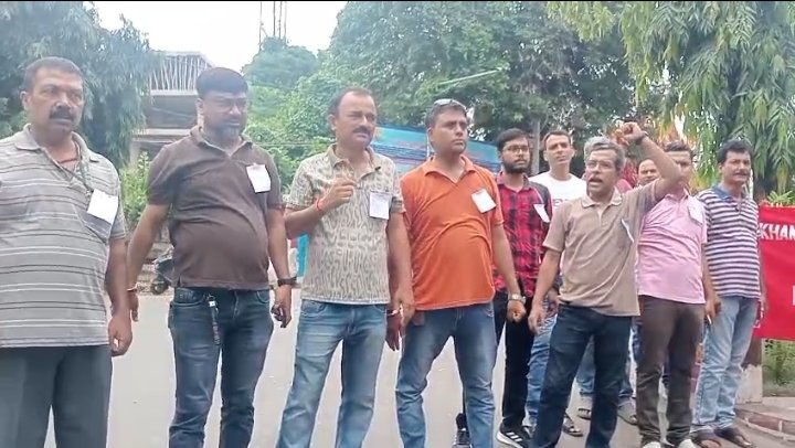 A strong demonstration of sales promotion employees on 11 -point demands in Bhagalpur, memorandum sent to Labor Minister