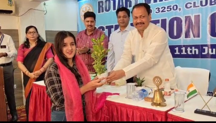 For the first time in Bhagalpur, female journalist got honors, Rashmi Kumari Sharma honored by Rotary Clu
