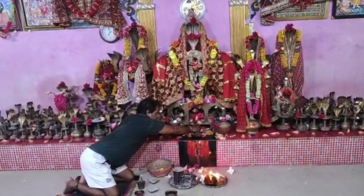 Miracle of faith in Nagarh village: Water comes out of empty urns, drinking is getting sick by drinkin