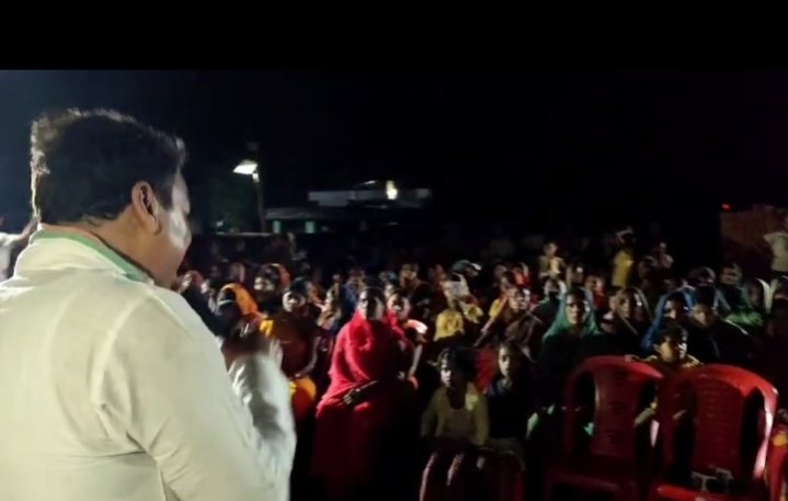 Congress's 'Chalo Ward Chalo Panchayat' program in Raipura, Bhagalpur, huge crowds of women gathered