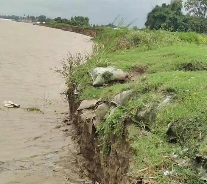 People suffering from floods in Nathnagar, Asjad Siddiqui visited and demanded relief